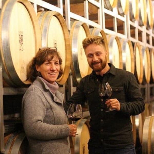 Weinbarrel, Weinlager, Weinflasche, Weinprobe, Rotwein