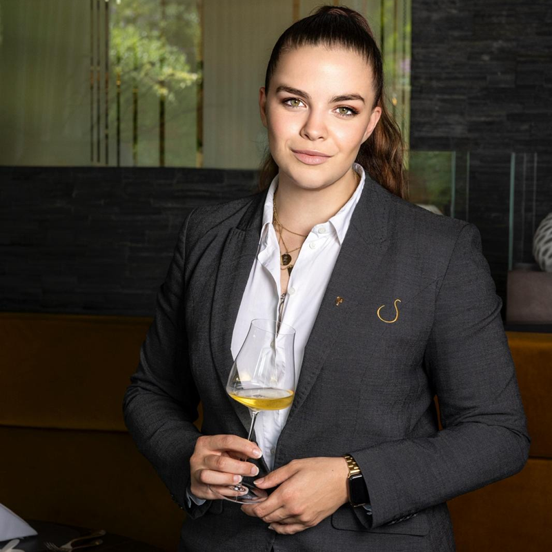 Blazer, dunkelgrau, Weiße Bluse, smart casual, Weinglas