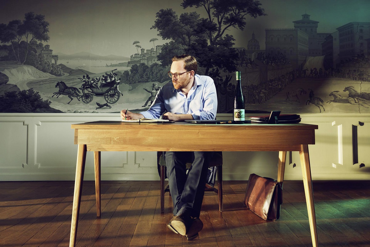 office, Mann, Schreibtisch, Wein, Aktenkoffer