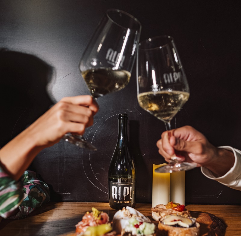 Wein, Weinglas, Tischdekoration, Flasche, Snacks